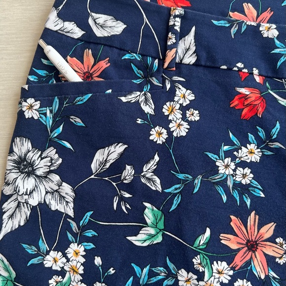 Roz & Ali ♥️ Stretch Floral Pants - Picture 5 of 5